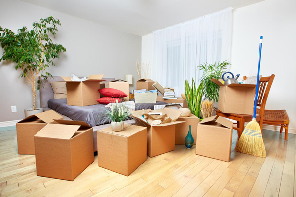 Professional house shifting services in Dubai with experienced movers packing and transporting home furniture safely.