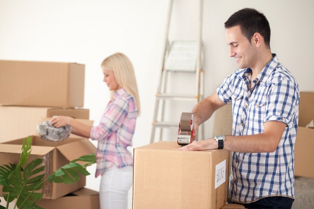 Affordable packing and unpacking services in Dubai with careful handling of household items